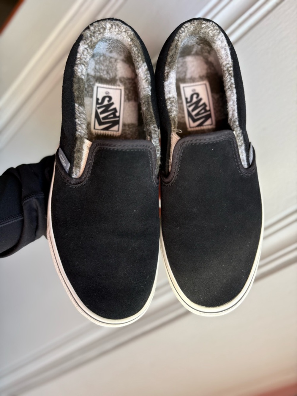 VANS Women’s Size 7 Suede Slip On Fleece Lined Plaid Classic Slip-On Black Shoes - Picture 2 of 8